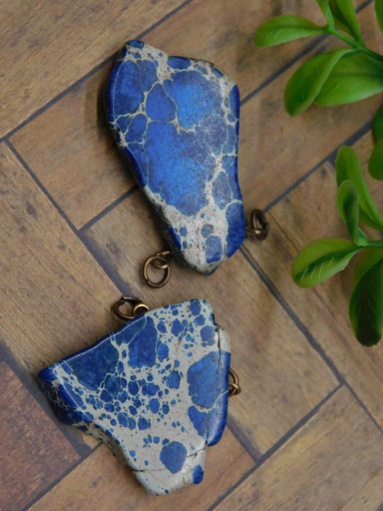 IMPRESSION JASPER PENDANTS ROCK STONE LAPIDARY SPECIMEN: IMPRESSION JASPER PENDANTS ROCK STONE LAPIDARY SPECIMEN - Part of our Discover Golden Attic, Crystals and Gems auction at HATMAN'S Auctions! Please see photos for measurements and condition. YES, we