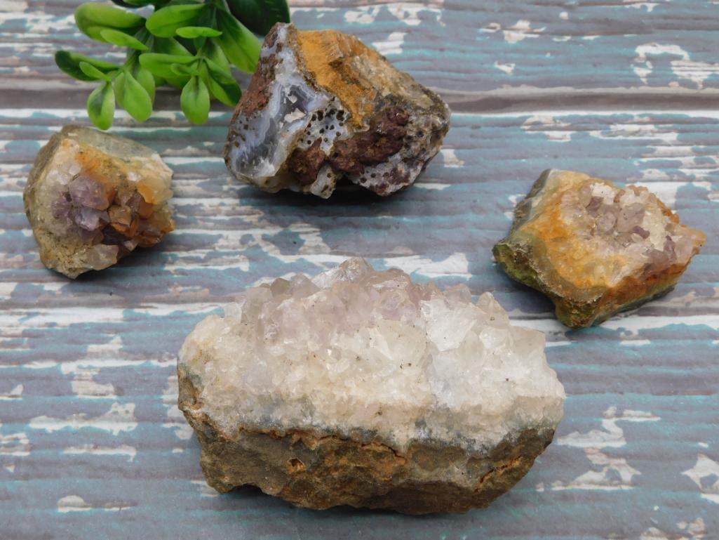 MIXED ROUGH LOT ROCK STONE LAPIDARY SPECIMEN: MIXED ROUGH LOT ROCK STONE LAPIDARY SPECIMEN - Part of our Discover Golden Attic, Crystals and Gems auction at HATMAN'S Auctions! Please see photos for measurements and condition. YES, we have in-hous