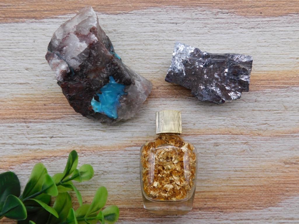 MIXED LOT ROCK STONE LAPIDARY SPECIMEN: MIXED LOT ROCK STONE LAPIDARY SPECIMEN - Part of our Discover Golden Attic, Crystals and Gems auction at HATMAN'S Auctions! Please see photos for measurements and condition. YES, we have in-house