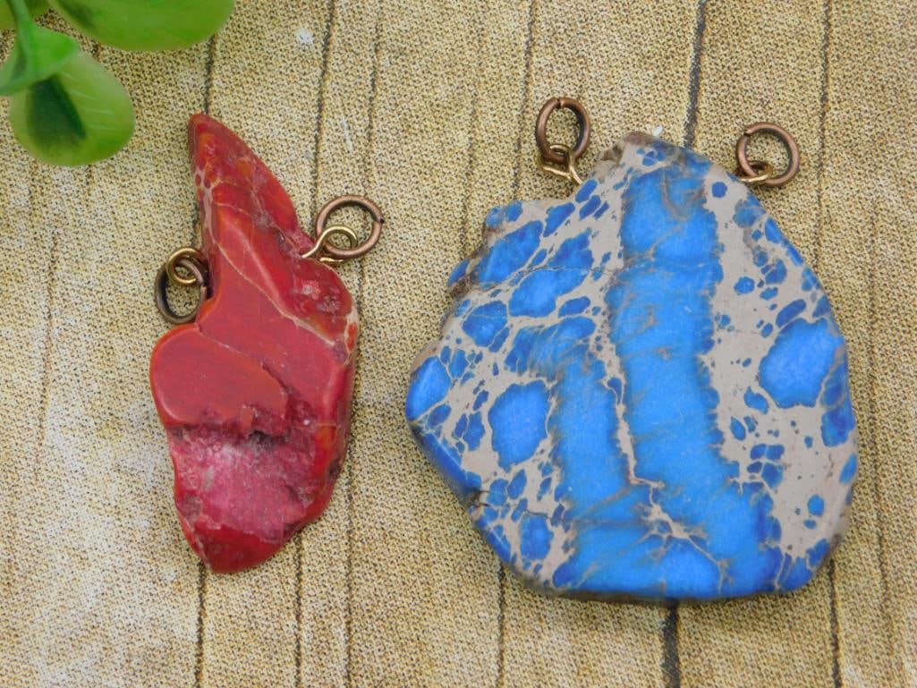 IMPRESSION JASPER PENDANTS ROCK STONE LAPIDARY SPECIMEN: IMPRESSION JASPER PENDANTS ROCK STONE LAPIDARY SPECIMEN - Part of our Discover Golden Attic, Crystals and Gems auction at HATMAN'S Auctions! Please see photos for measurements and condition. YES, we