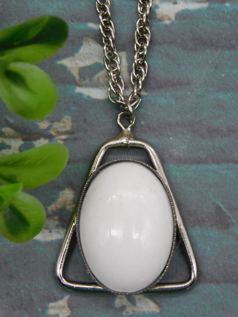 GENUINE STONE PENDANT ON CHAIN NECKLACE: GENUINE STONE PENDANT ON CHAIN NECKLACE - Part of our Discover Golden Attic, Crystals and Gems auction at HATMAN'S Auctions! Please see photos for measurements and condition. YES, we have in-house