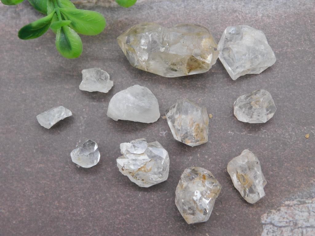 HERKIMER DIAMONDS ROCK STONE LAPIDARY SPECIMEN: HERKIMER DIAMONDS ROCK STONE LAPIDARY SPECIMEN - Part of our Discover Golden Attic, Crystals and Gems auction at HATMAN'S Auctions! Please see photos for measurements and condition. YES, we have