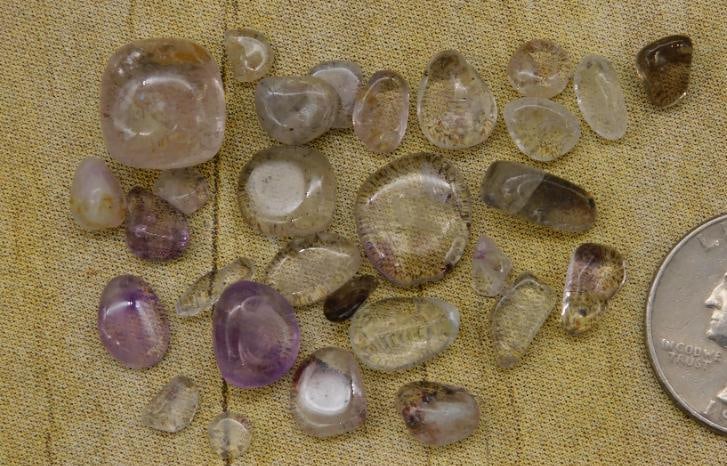 MIXED GEMSTONE LOT ROCK STONE LAPIDARY SPECIMEN: MIXED GEMSTONE LOT ROCK STONE LAPIDARY SPECIMEN - Part of our Discover Golden Attic, Crystals and Gems auction at HATMAN'S Auctions! Please see photos for measurements and condition. YES, we have