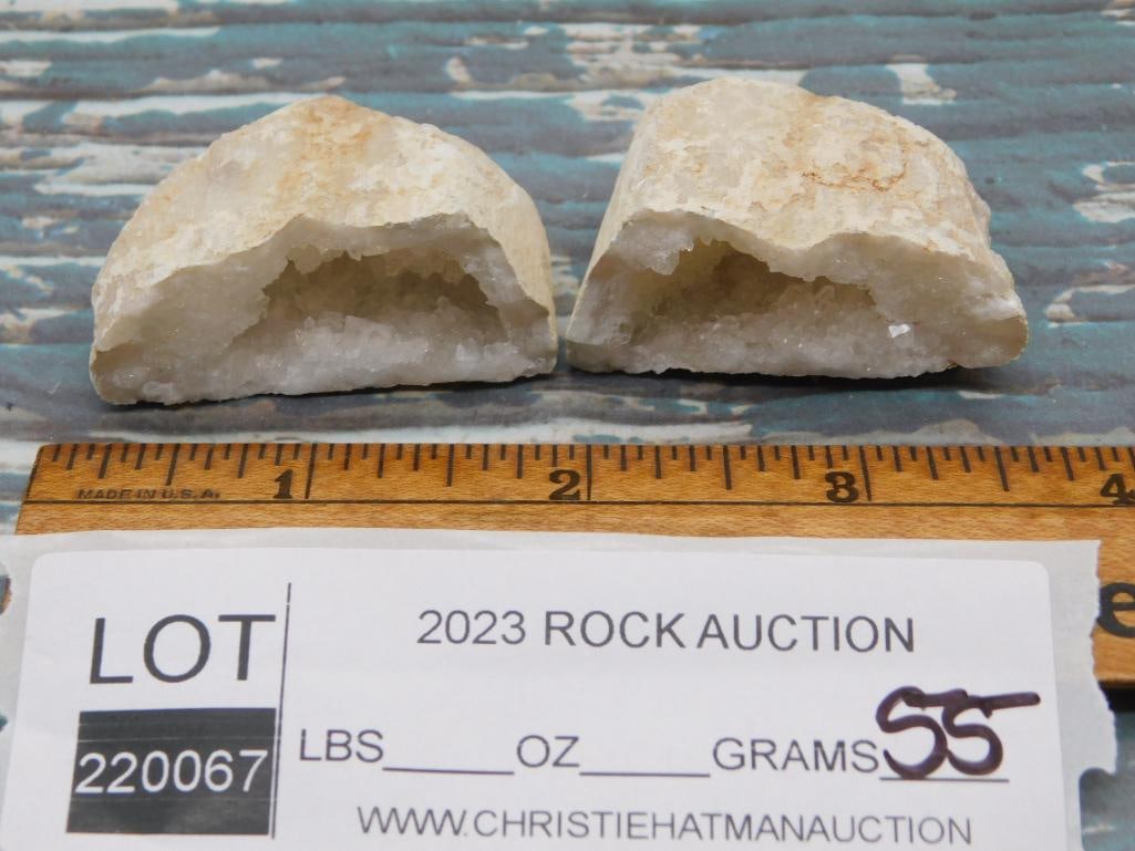 GEODE ROCK STONE LAPIDARY SPECIMEN: GEODE ROCK STONE LAPIDARY SPECIMEN - Part of our Discover Golden Attic, Crystals and Gems auction at HATMAN'S Auctions! Please see photos for measurements and condition. YES, we have in-house
