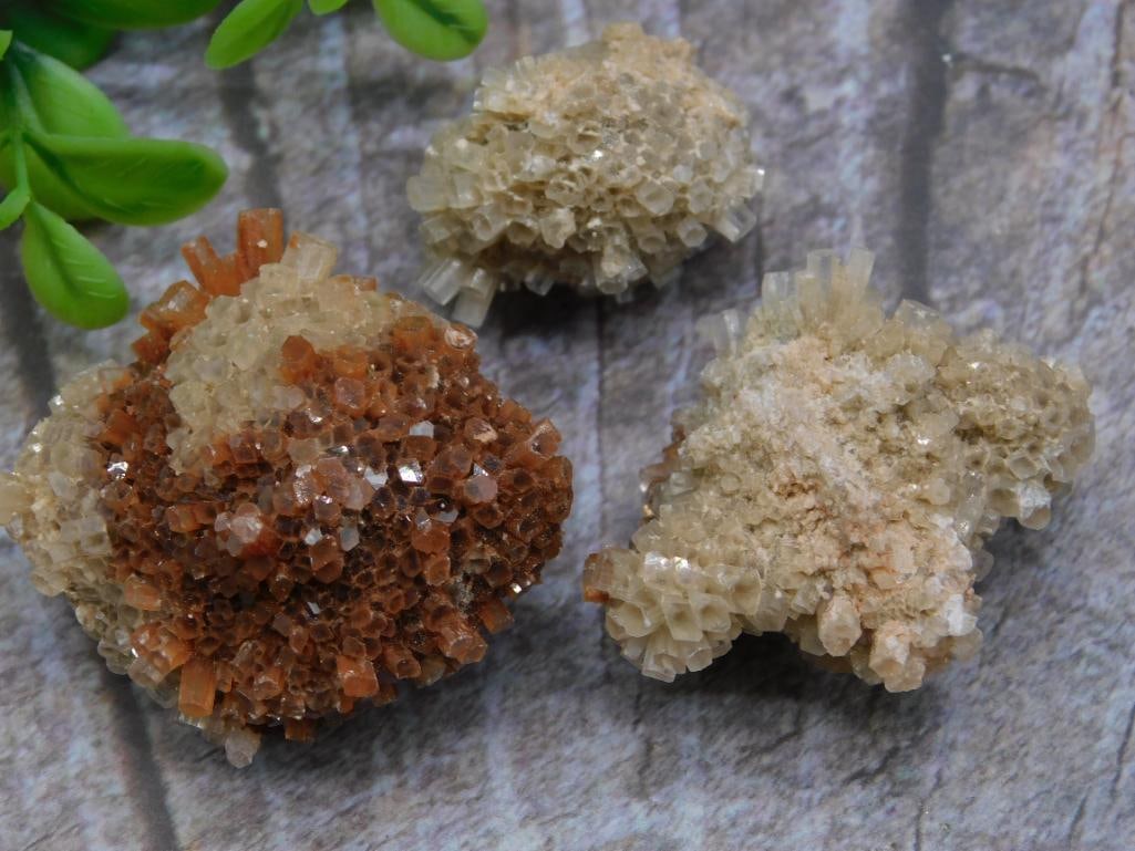 ARAGONITE ROCK STONE LAPIDARY SPECIMEN: ARAGONITE ROCK STONE LAPIDARY SPECIMEN - Part of our Discover Golden Attic, Crystals and Gems auction at HATMAN'S Auctions! Please see photos for measurements and condition. YES, we have in-house ship