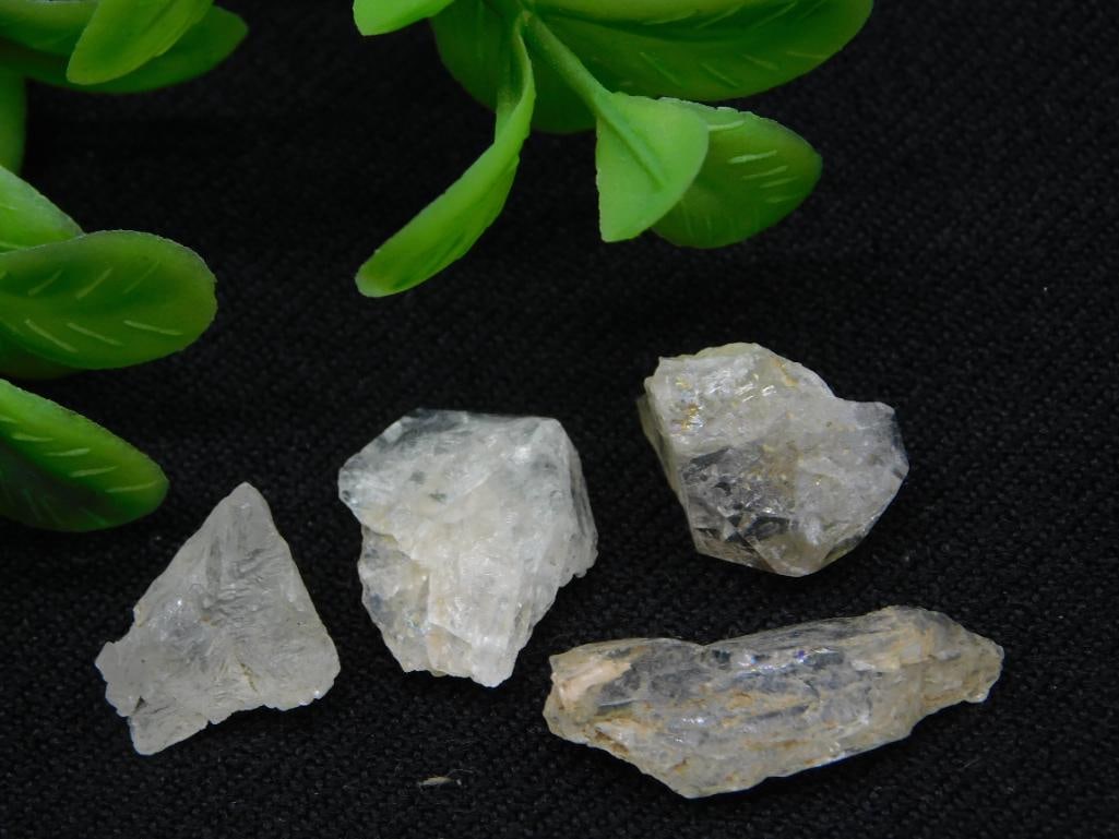 HERKIMER DIAMONDS ROCK STONE LAPIDARY SPECIMEN: HERKIMER DIAMONDS ROCK STONE LAPIDARY SPECIMEN - Part of our Discover Golden Attic, Crystals and Gems auction at HATMAN'S Auctions! Please see photos for measurements and condition. YES, we have