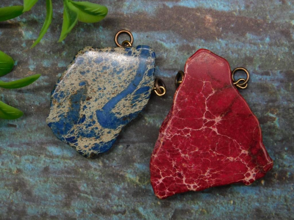 IMPRESSION JASPER PENDANTS ROCK STONE LAPIDARY SPECIMEN: IMPRESSION JASPER PENDANTS ROCK STONE LAPIDARY SPECIMEN - Part of our Discover Golden Attic, Crystals and Gems auction at HATMAN'S Auctions! Please see photos for measurements and condition. YES, we