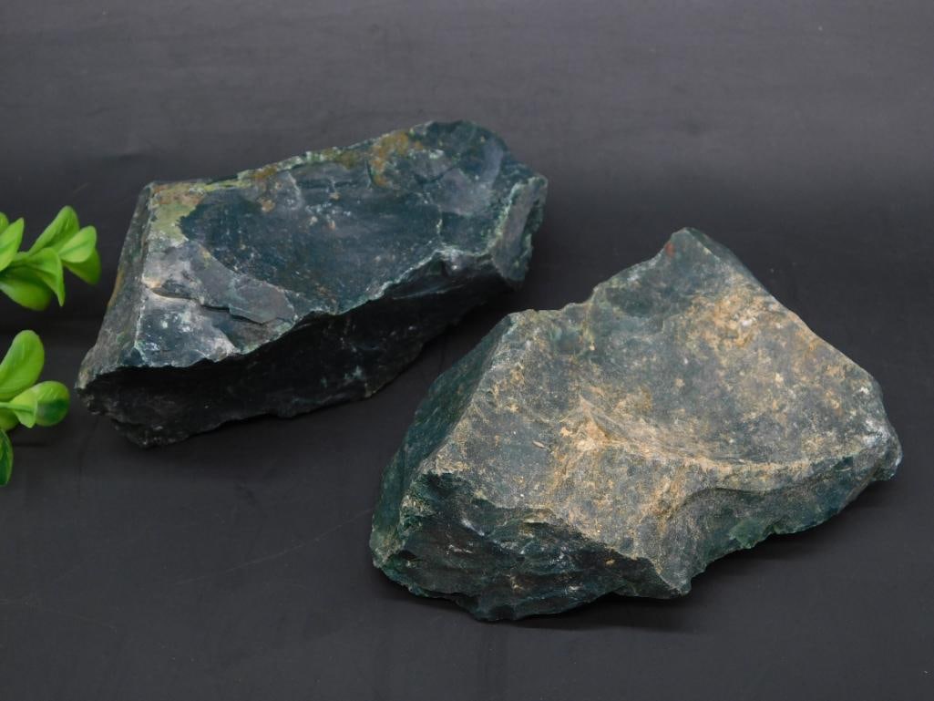 BLOODSTONE ROCK STONE LAPIDARY SPECIMEN: BLOODSTONE ROCK STONE LAPIDARY SPECIMEN - Part of our Discover Golden Attic, Crystals and Gems auction at HATMAN'S Auctions! Please see photos for measurements and condition. YES, we have in-house