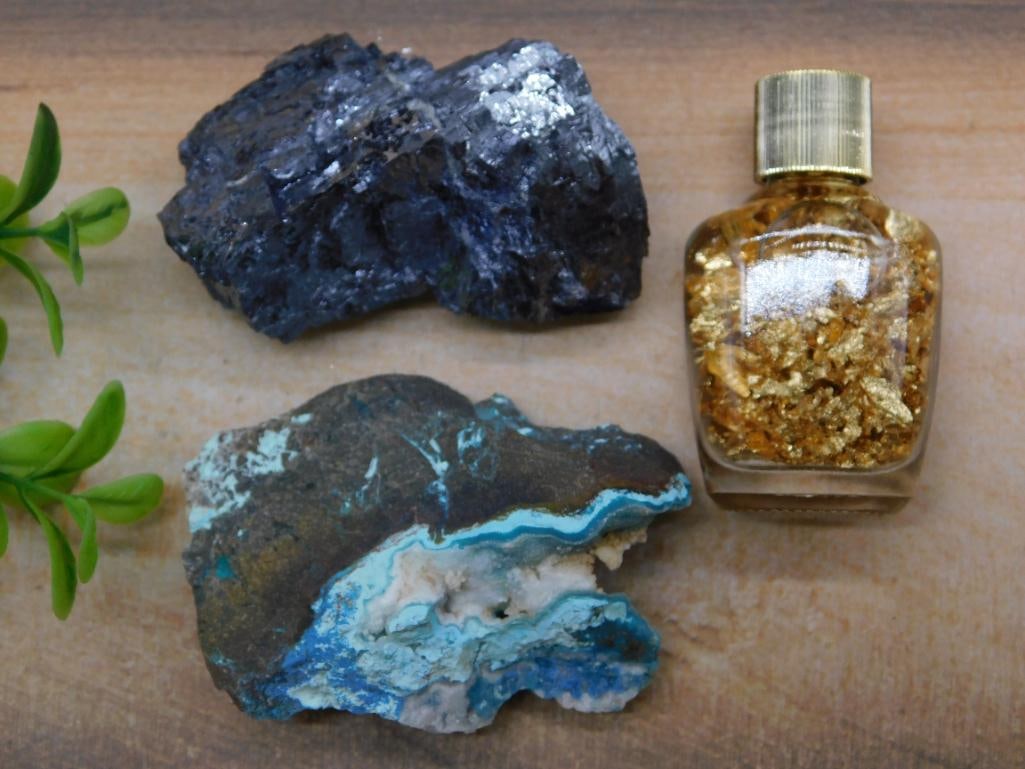 MIXED LOT ROCK STONE LAPIDARY SPECIMEN: MIXED LOT ROCK STONE LAPIDARY SPECIMEN - Part of our Discover Golden Attic, Crystals and Gems auction at HATMAN'S Auctions! Please see photos for measurements and condition. YES, we have in-house ship