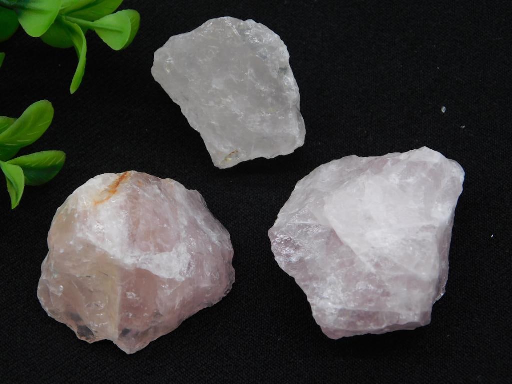 ROSE QUARTZ ROCK STONE LAPIDARY SPECIMEN: ROSE QUARTZ ROCK STONE LAPIDARY SPECIMEN - Part of our Discover Golden Attic, Crystals and Gems auction at HATMAN'S Auctions! Please see photos for measurements and condition. YES, we have in-house