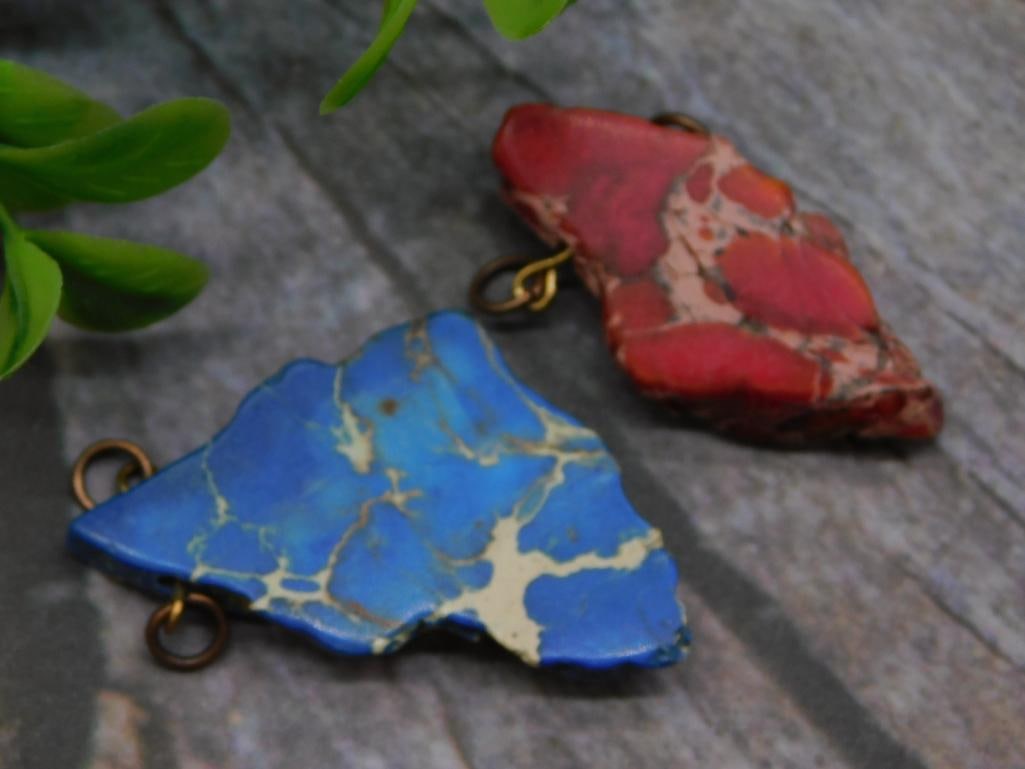 IMPRESSION JASPER PENDANTS ROCK STONE LAPIDARY SPECIMEN: IMPRESSION JASPER PENDANTS ROCK STONE LAPIDARY SPECIMEN - Part of our Discover Golden Attic, Crystals and Gems auction at HATMAN'S Auctions! Please see photos for measurements and condition. YES, we