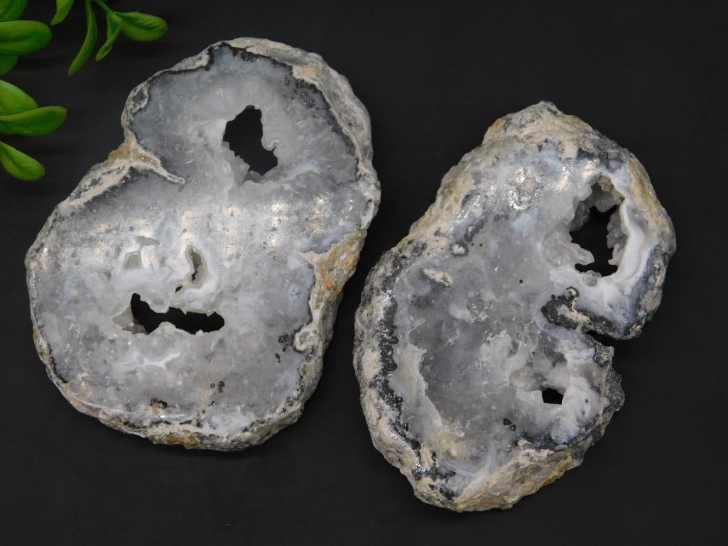 AGATE SLICES ROCK STONE LAPIDARY SPECIMEN: AGATE SLICES ROCK STONE LAPIDARY SPECIMEN - Part of our Discover Golden Attic, Crystals and Gems auction at HATMAN'S Auctions! Please see photos for measurements and condition. YES, we have in-house