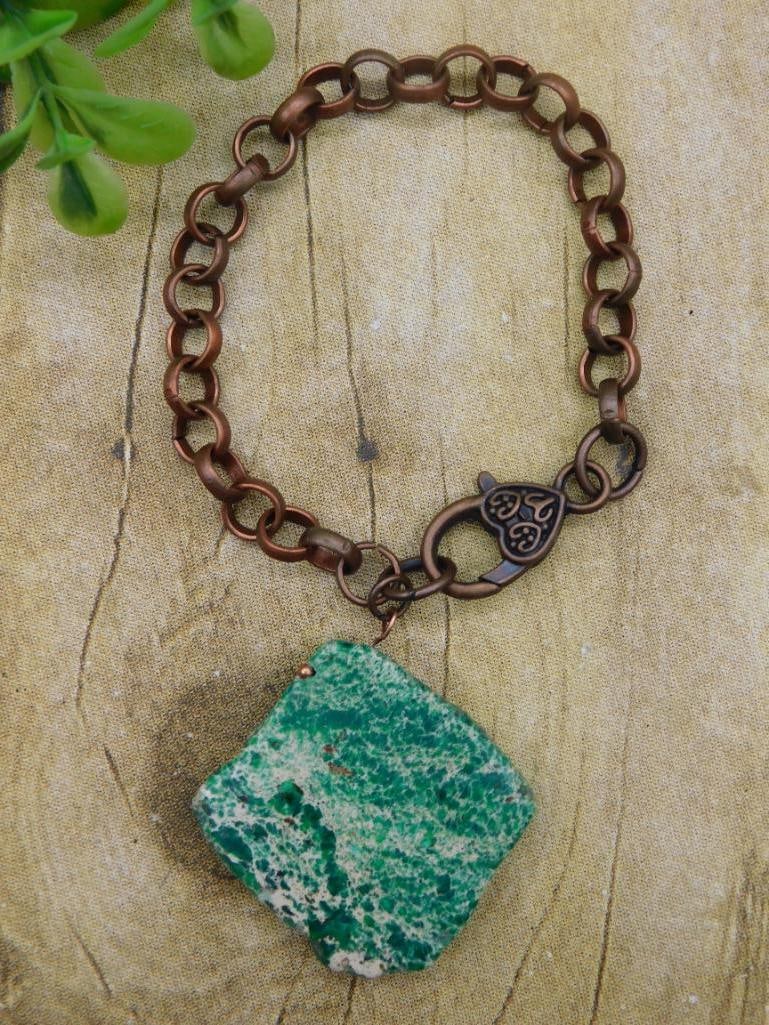 GENUINE STONE PENDANT ON CHAIN BRACELET ROCK STONE LAPIDARY SPECIMEN: GENUINE STONE PENDANT ON CHAIN BRACELET ROCK STONE LAPIDARY SPECIMEN - Part of our Discover Golden Attic, Crystals and Gems auction at HATMAN'S Auctions! Please see photos for measurements and