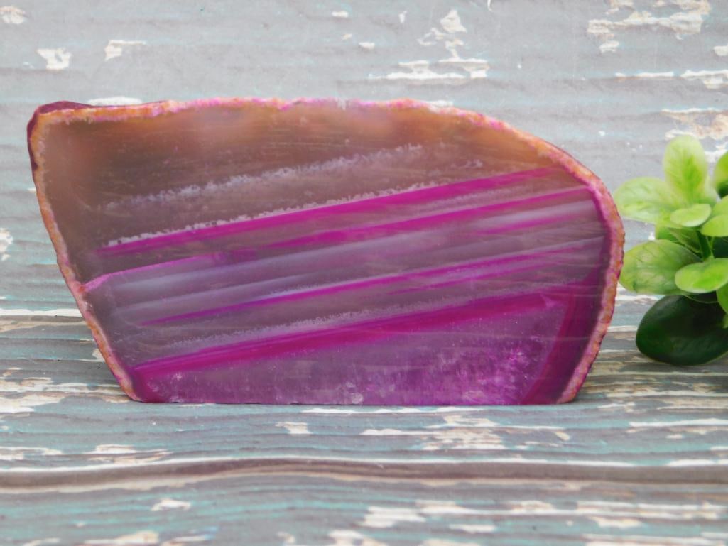 AGATE ROCK STONE LAPIDARY SPECIMEN: AGATE ROCK STONE LAPIDARY SPECIMEN - Part of our Discover Golden Attic, Crystals and Gems auction at HATMAN'S Auctions! Please see photos for measurements and condition. YES, we have in-house