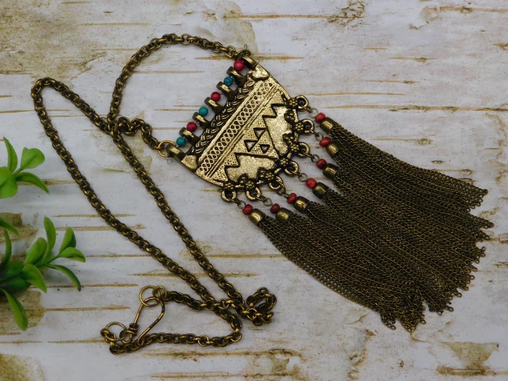 STONE AND FRINGE NECKLACE: STONE AND FRINGE NECKLACE - Part of our Discover Golden Attic, Crystals and Gems auction at HATMAN'S Auctions! Please see photos for measurements and condition. YES, we have in-house shipping! We