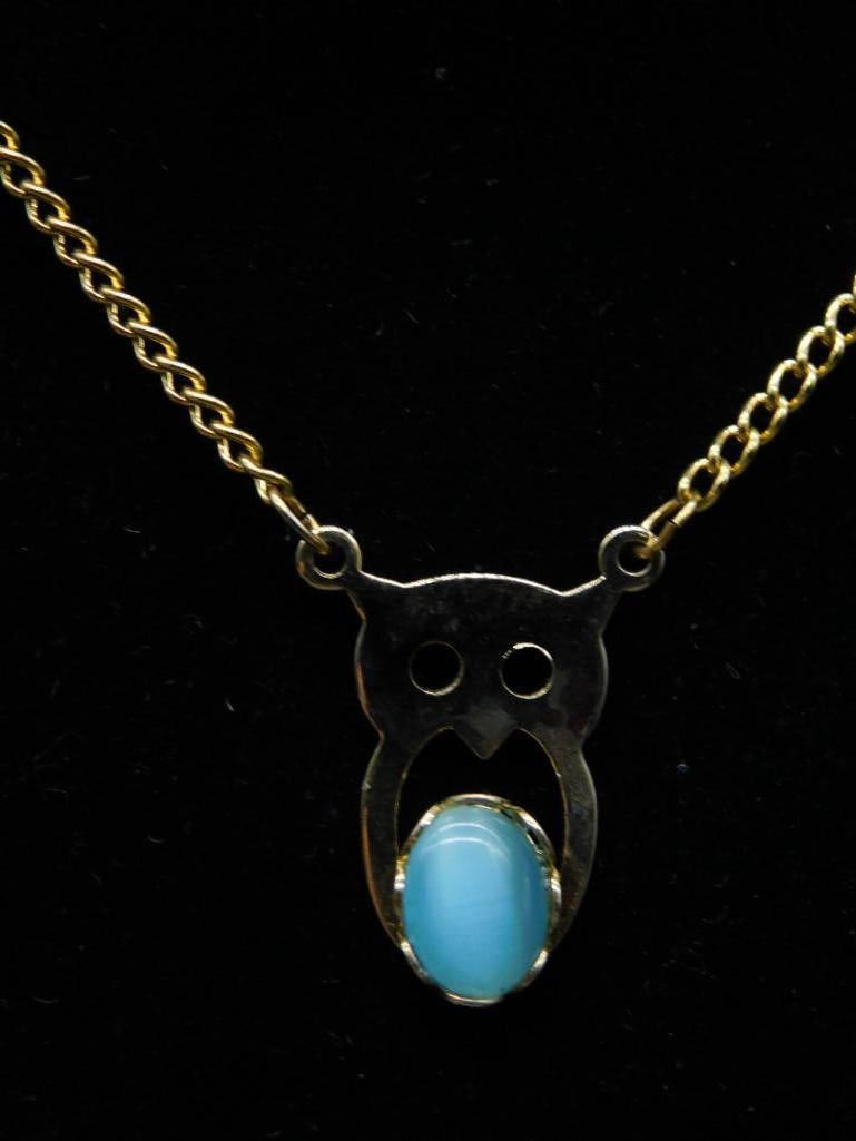 GENUINE STONE PENDANT ON CHAIN NECKLACE ROCK STONE LAPIDARY SPECIMEN: GENUINE STONE PENDANT ON CHAIN NECKLACE ROCK STONE LAPIDARY SPECIMEN - Part of our Discover Golden Attic, Crystals and Gems auction at HATMAN'S Auctions! Please see photos for measurements and