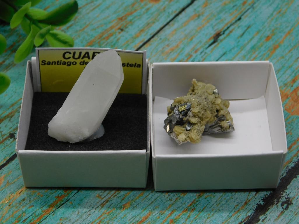MIXED LOT ROCK STONE LAPIDARY SPECIMEN: MIXED LOT ROCK STONE LAPIDARY SPECIMEN - Part of our Discover Golden Attic, Crystals and Gems auction at HATMAN'S Auctions! Please see photos for measurements and condition. YES, we have in-house ship