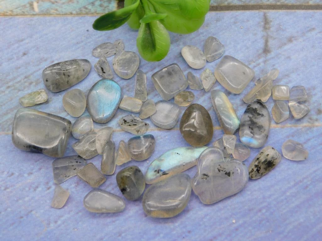 LABRADORITE ROCK STONE LAPIDARY SPECIMEN: LABRADORITE ROCK STONE LAPIDARY SPECIMEN - Part of our Discover Golden Attic, Crystals and Gems auction at HATMAN'S Auctions! Please see photos for measurements and condition. YES, we have in-house