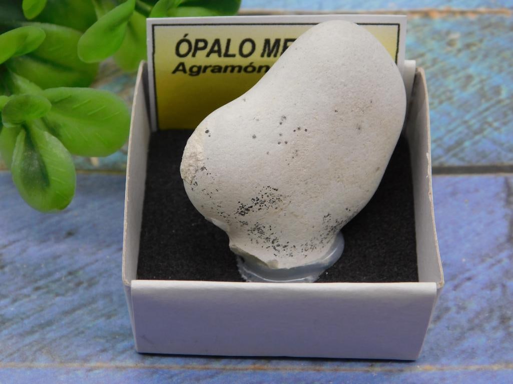OPALO MENILITO ROCK STONE LAPIDARY SPECIMEN: OPALO MENILITO ROCK STONE LAPIDARY SPECIMEN - Part of our Discover Golden Attic, Crystals and Gems auction at HATMAN'S Auctions! Please see photos for measurements and condition. YES, we have
