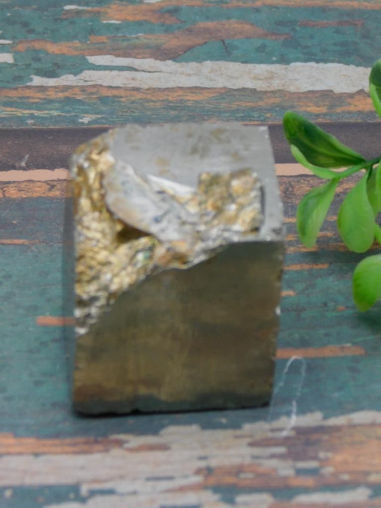 NATURAL FORMATION SPANISH PYRITE ROCK STONE LAPIDARY SPECIMEN: NATURAL FORMATION SPANISH PYRITE ROCK STONE LAPIDARY SPECIMEN - Part of our Discover Midnight Market, Crystals and Gems auction at HATMAN'S Auctions! Please see photos for measurements and condition.