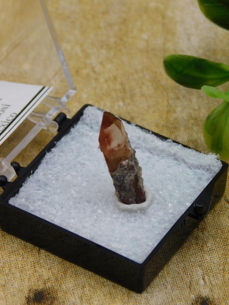 TOPAZ ROCK STONE LAPIDARY SPECIMEN: TOPAZ ROCK STONE LAPIDARY SPECIMEN - Part of our Discover Midnight Market, Crystals and Gems auction at HATMAN'S Auctions! Please see photos for measurements and condition. YES, we have in-house