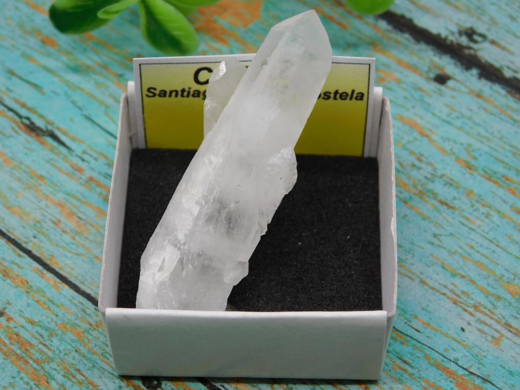 CUARZO ROCK STONE LAPIDARY SPECIMEN: CUARZO ROCK STONE LAPIDARY SPECIMEN - Part of our Discover Midnight Market, Crystals and Gems auction at HATMAN'S Auctions! Please see photos for measurements and condition. YES, we have in-house