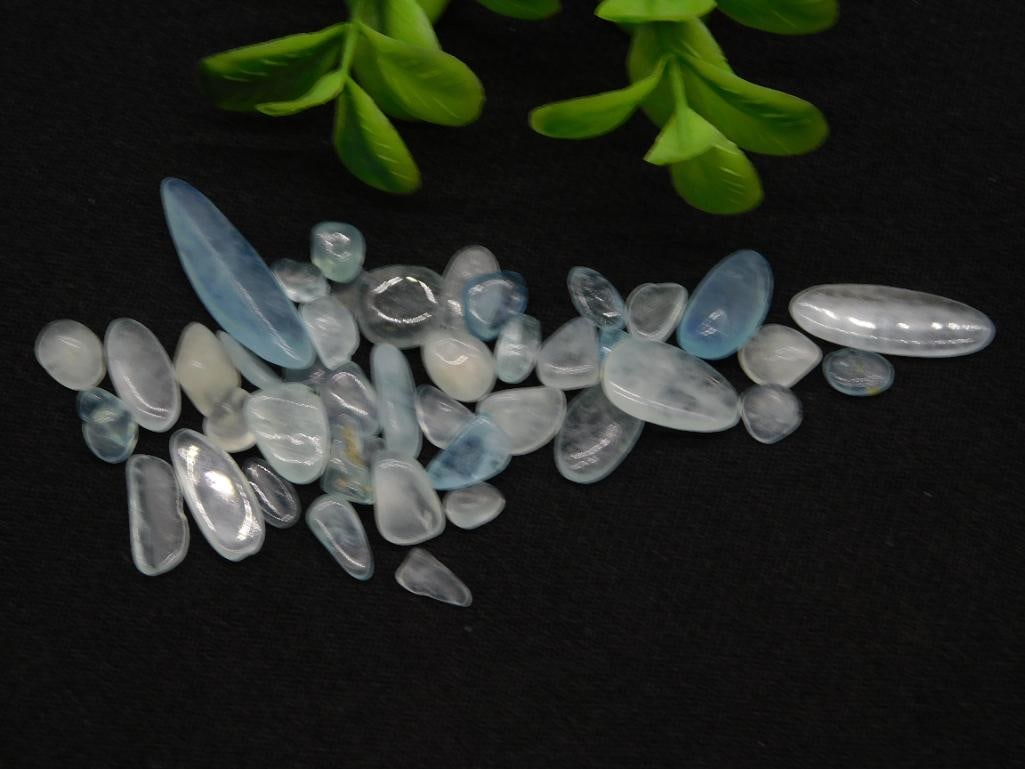 AQUAMARINE ROCK STONE LAPIDARY SPECIMEN: AQUAMARINE ROCK STONE LAPIDARY SPECIMEN - Part of our Discover Midnight Market, Crystals and Gems auction at HATMAN'S Auctions! Please see photos for measurements and condition. YES, we have in-house