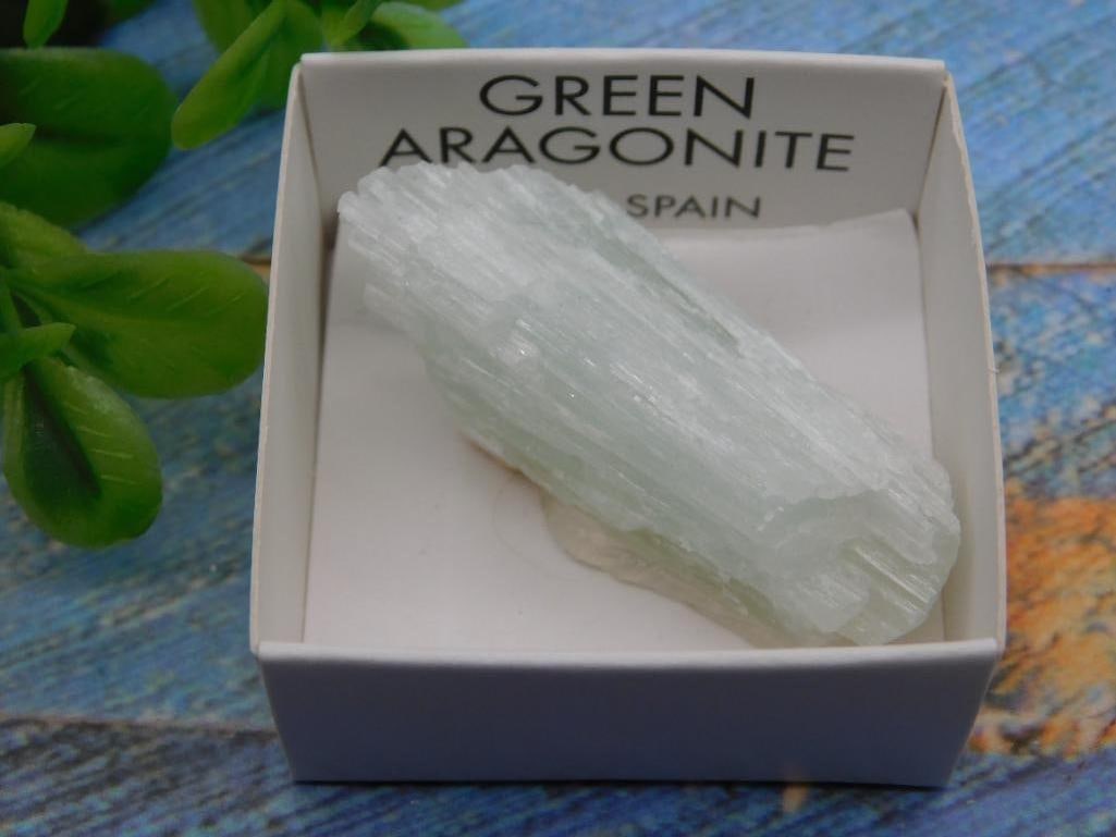 GREEN ARAGONITE ROCK STONE LAPIDARY SPECIMEN: GREEN ARAGONITE ROCK STONE LAPIDARY SPECIMEN - Part of our Discover Midnight Market, Crystals and Gems auction at HATMAN'S Auctions! Please see photos for measurements and condition. YES, we have