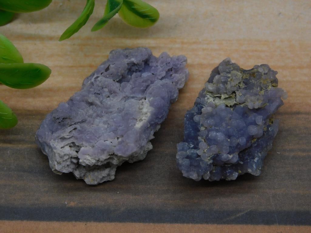 GRAPE AGATE ROCK STONE LAPIDARY SPECIMEN: GRAPE AGATE ROCK STONE LAPIDARY SPECIMEN - Part of our Discover Midnight Market, Crystals and Gems auction at HATMAN'S Auctions! Please see photos for measurements and condition. YES, we have in-house