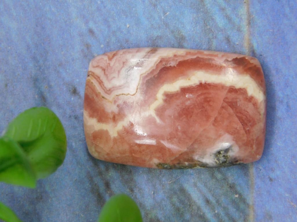 RHODOCHROSITE CABOCHON ROCK STONE LAPIDARY SPECIMEN: RHODOCHROSITE CABOCHON ROCK STONE LAPIDARY SPECIMEN - Part of our Discover Midnight Market, Crystals and Gems auction at HATMAN'S Auctions! Please see photos for measurements and condition. YES, we