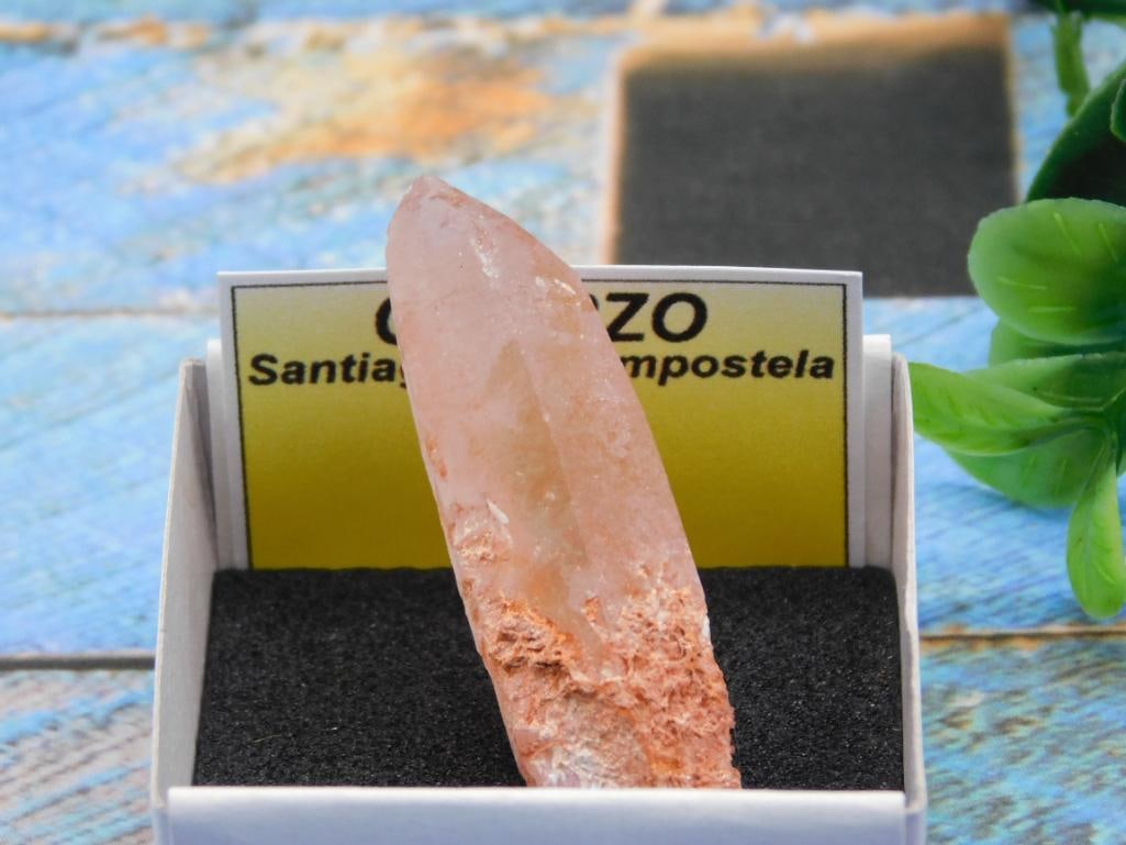 CUARZO ROCK STONE LAPIDARY SPECIMEN: CUARZO ROCK STONE LAPIDARY SPECIMEN - Part of our Discover Midnight Market, Crystals and Gems auction at HATMAN'S Auctions! Please see photos for measurements and condition. YES, we have in-house