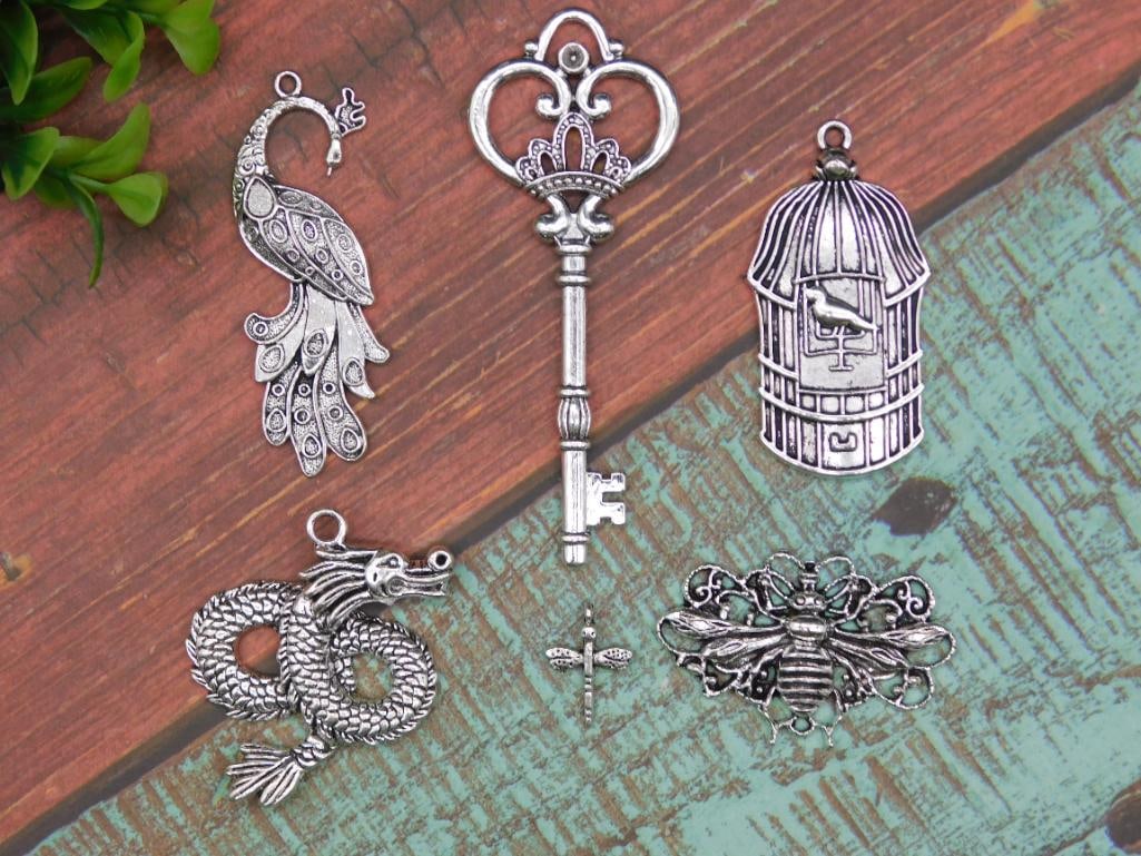 MIXED PENDANT LOT: MIXED PENDANT LOT - Part of our Discover Midnight Market, Crystals and Gems auction at HATMAN'S Auctions! Please see photos for measurements and condition. YES, we have in-house shipping! We have