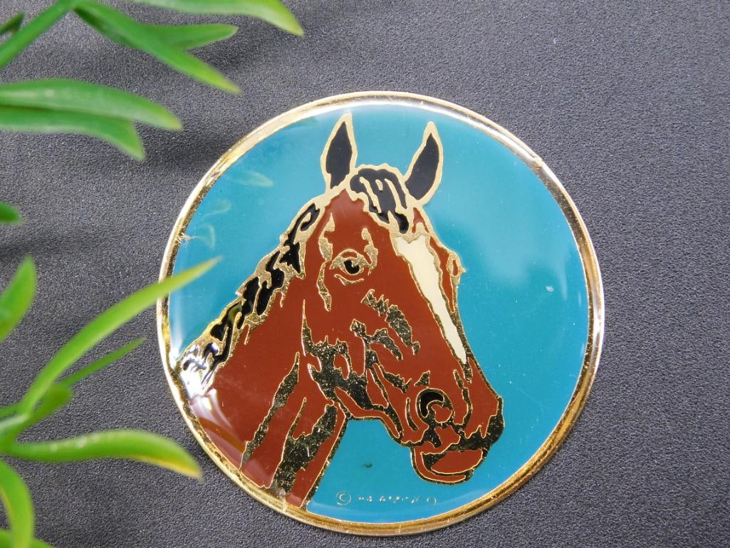 HORSE CABOCHON MEDALLION: HORSE CABOCHON MEDALLION - Part of our Discover Midnight Market, Crystals and Gems auction at HATMAN'S Auctions! Please see photos for measurements and condition. YES, we have in-house shipping! We ha