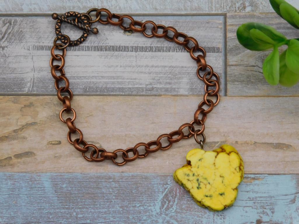 GENUINE STONE BRACELET: GENUINE STONE BRACELET - Part of our Discover Midnight Market, Crystals and Gems auction at HATMAN'S Auctions! Please see photos for measurements and condition. YES, we have in-house shipping! We have