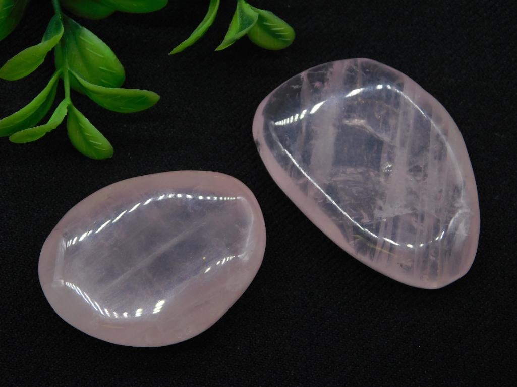 ROSE QUARTZ ROCK STONE LAPIDARY SPECIMEN: ROSE QUARTZ ROCK STONE LAPIDARY SPECIMEN - Part of our Discover Midnight Market, Crystals and Gems auction at HATMAN'S Auctions! Please see photos for measurements and condition. YES, we have