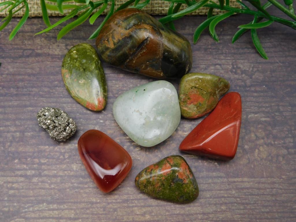 MIXED AGATE LOT ROCK STONE LAPIDARY SPECIMEN: MIXED AGATE LOT ROCK STONE LAPIDARY SPECIMEN - Part of our Discover Midnight Market, Crystals and Gems auction at HATMAN'S Auctions! Please see photos for measurements and condition. YES, we have