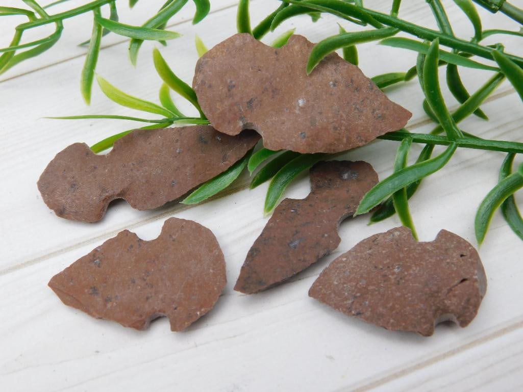 HAND KNAPPED ARTIFACT TOOLS ROCK STONE LAPIDARY SPECIMEN: HAND KNAPPED ARTIFACT TOOLS ROCK STONE LAPIDARY SPECIMEN - Part of our Discover Midnight Market, Crystals and Gems auction at HATMAN'S Auctions! Please see photos for measurements and condition. YES, 