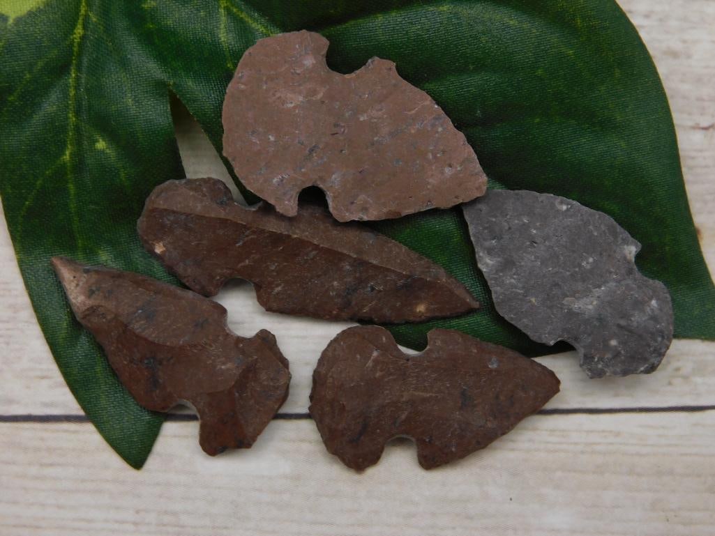 HAND KNAPPED ARTIFACT TOOLS ROCK STONE LAPIDARY SPECIMEN: HAND KNAPPED ARTIFACT TOOLS ROCK STONE LAPIDARY SPECIMEN - Part of our Discover Midnight Market, Crystals and Gems auction at HATMAN'S Auctions! Please see photos for measurements and condition. YES,