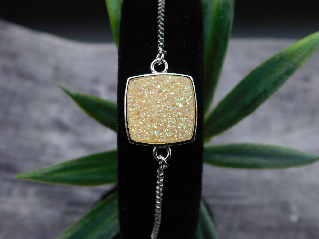 SPECIAL JEWELRY SALE! SEE PHOTOS FOR DETAILS: SPECIAL JEWELRY SALE! SEE PHOTOS FOR DETAILS - Part of our Discover Midnight Market, Crystals and Gems auction at HATMAN'S Auctions! Please see photos for measurements and condition. YES, we have in-h