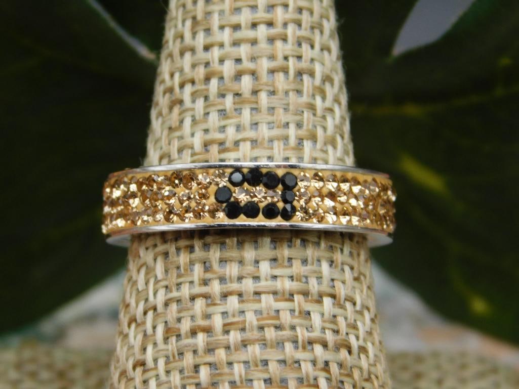 GENUINE STONE RING SIZE 7: GENUINE STONE RING SIZE 7 - Part of our Discover Midnight Market, Crystals and Gems auction at HATMAN'S Auctions! Please see photos for measurements and condition. YES, we have in-house shipping! We