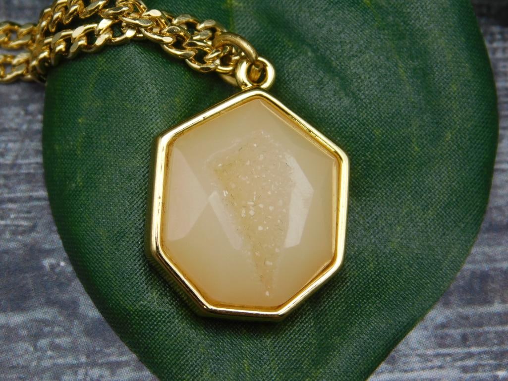 DRUZY QUARTZ PENDANT NECKLACE ROCK STONE LAPIDARY SPECIMEN: DRUZY QUARTZ PENDANT NECKLACE ROCK STONE LAPIDARY SPECIMEN - Part of our Discover Midnight Market, Crystals and Gems auction at HATMAN'S Auctions! Please see photos for measurements and condition.