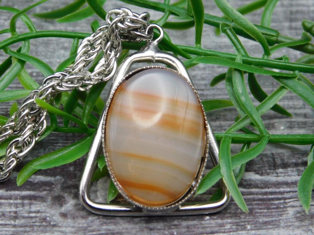 BANDED CARNELIAN PENDANT NECKLACE ROCK STONE LAPIDARY SPECIMEN: BANDED CARNELIAN PENDANT NECKLACE ROCK STONE LAPIDARY SPECIMEN - Part of our Discover Midnight Market, Crystals and Gems auction at HATMAN'S Auctions! Please see photos for measurements and