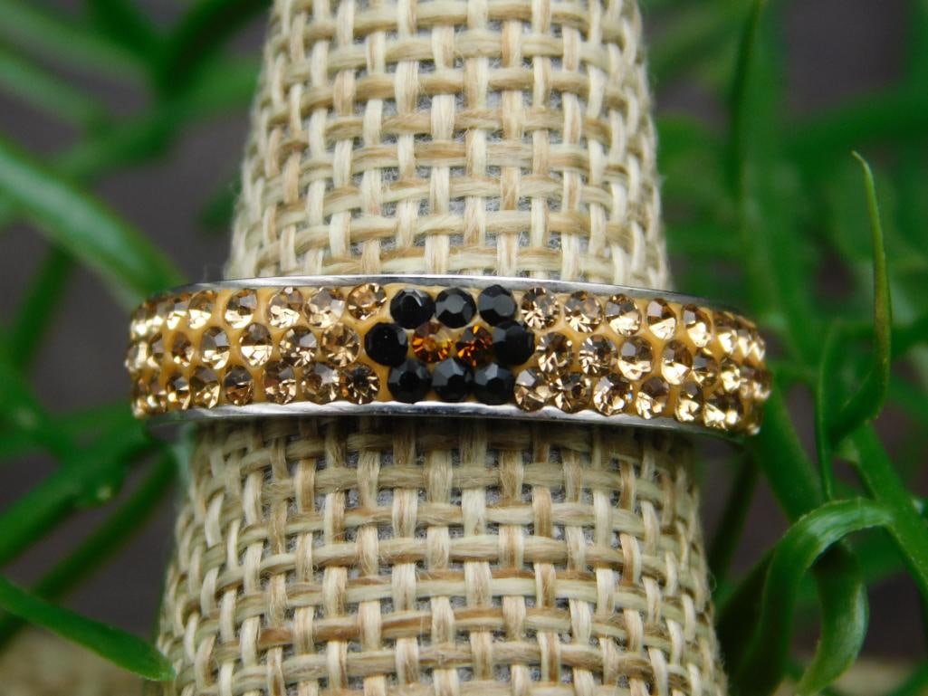 GENUINE STONE RING SIZE 7: GENUINE STONE RING SIZE 7 - Part of our Discover Midnight Market, Crystals and Gems auction at HATMAN'S Auctions! Please see photos for measurements and condition. YES, we have in-house shipping! We h
