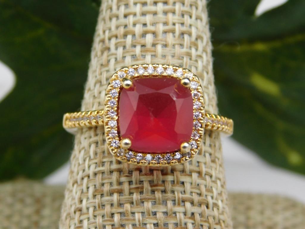 GENUINE STONE RING SIZE 8: GENUINE STONE RING SIZE 8 - Part of our Discover Midnight Market, Crystals and Gems auction at HATMAN'S Auctions! Please see photos for measurements and condition. YES, we have in-house shipping! We