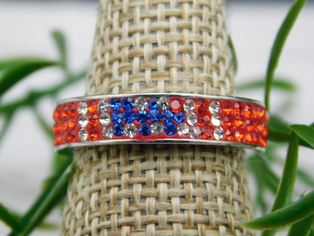 GENUINE STONE RING SIZE 7: GENUINE STONE RING SIZE 7 - Part of our Discover Midnight Market, Crystals and Gems auction at HATMAN'S Auctions! Please see photos for measurements and condition. YES, we have in-house shipping! We
