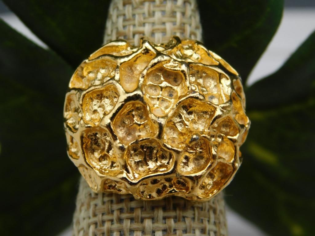 RING: RING - Part of our Discover Midnight Market, Crystals and Gems auction at HATMAN'S Auctions! Please see photos for measurements and condition. YES, we have in-house shipping! We have MANY REPEAT