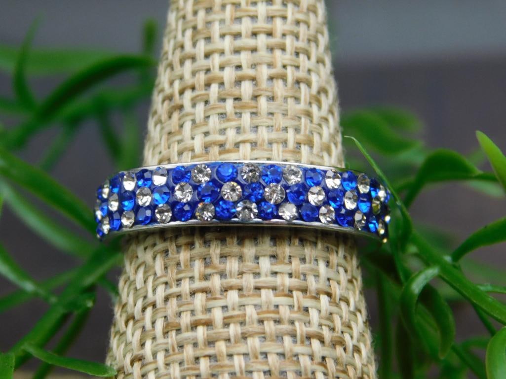GENUINE STONE RING SIZE 7: GENUINE STONE RING SIZE 7 - Part of our Discover Midnight Market, Crystals and Gems auction at HATMAN'S Auctions! Please see photos for measurements and condition. YES, we have in-house shipping! We