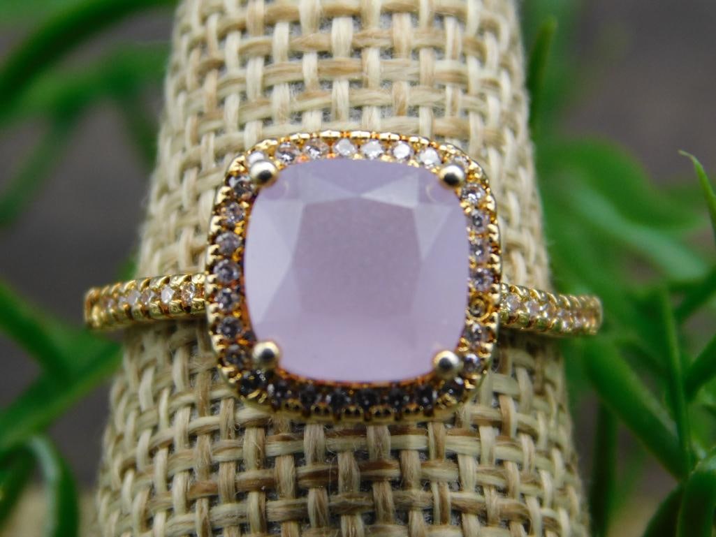 GENUINE STONE RING SIZE 8: GENUINE STONE RING SIZE 8 - Part of our Discover Midnight Market, Crystals and Gems auction at HATMAN'S Auctions! Please see photos for measurements and condition. YES, we have in-house shipping! We