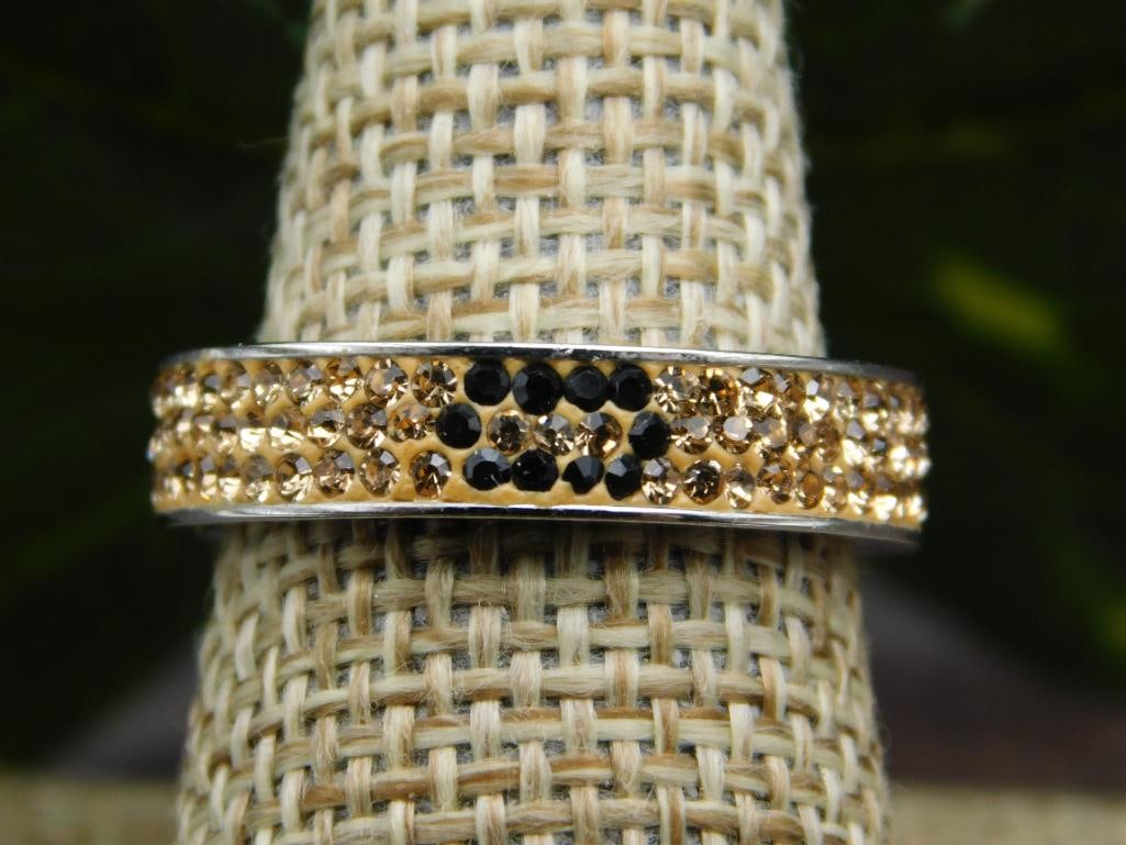 GENUINE STONE RING SIZE 7: GENUINE STONE RING SIZE 7 - Part of our Discover Midnight Market, Crystals and Gems auction at HATMAN'S Auctions! Please see photos for measurements and condition. YES, we have in-house shipping! We