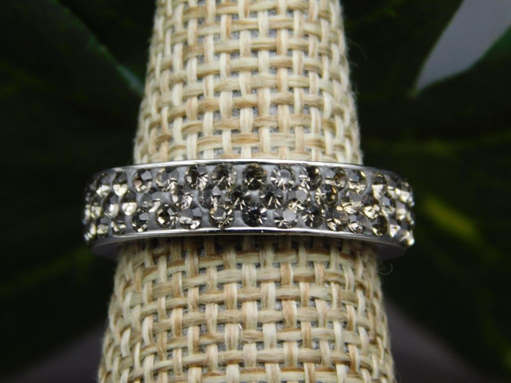 GENUINE STONE RING SIZE 6: GENUINE STONE RING SIZE 6 - Part of our Discover Midnight Market, Crystals and Gems auction at HATMAN'S Auctions! Please see photos for measurements and condition. YES, we have in-house shipping! We
